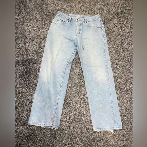 ✨2 for $25 Men’s light wash wrangler jeans - Picture 3 of 6